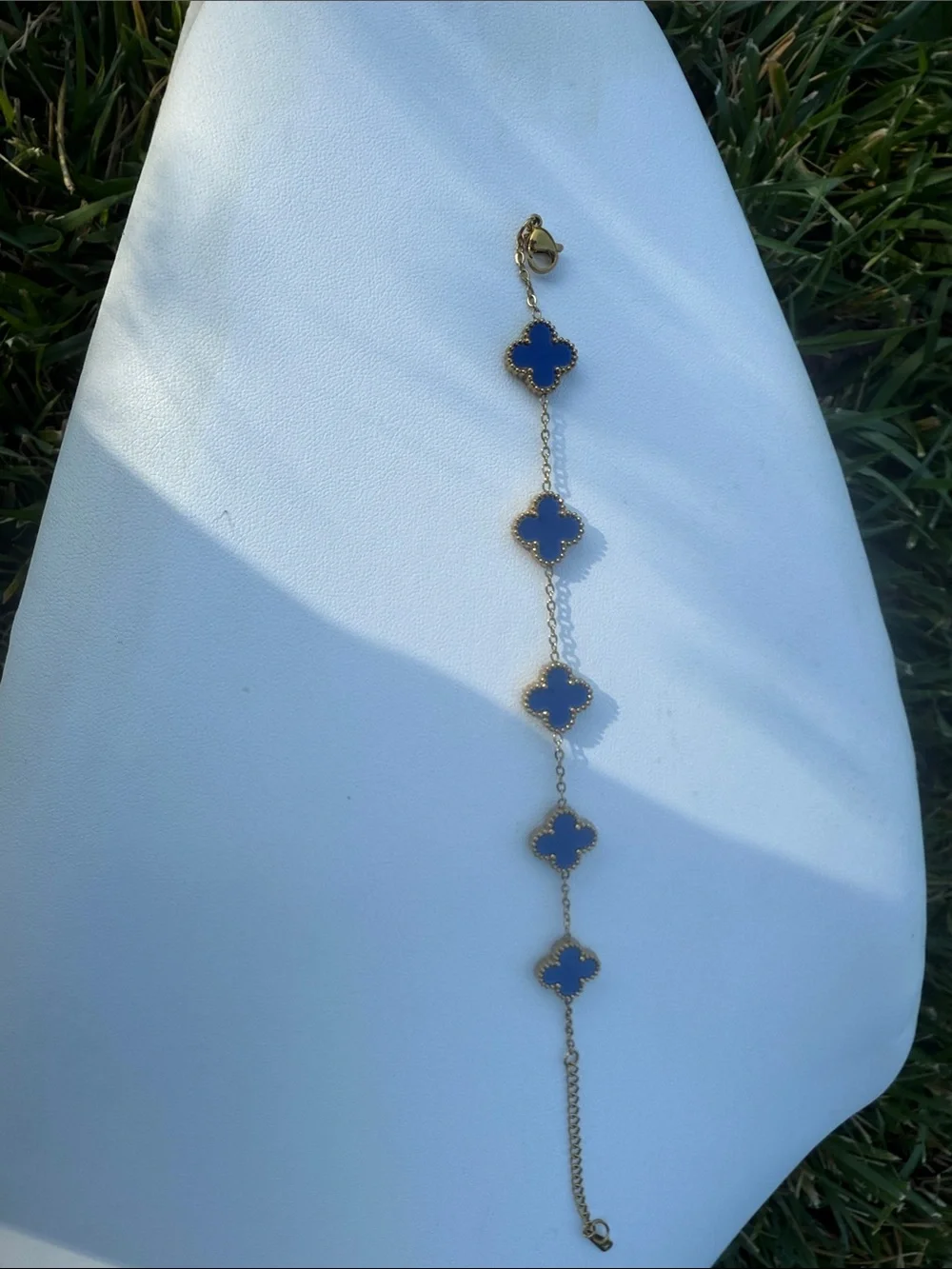 Gold Chain Bracelet with Blue Clover Motifs - Picture 3 of 3